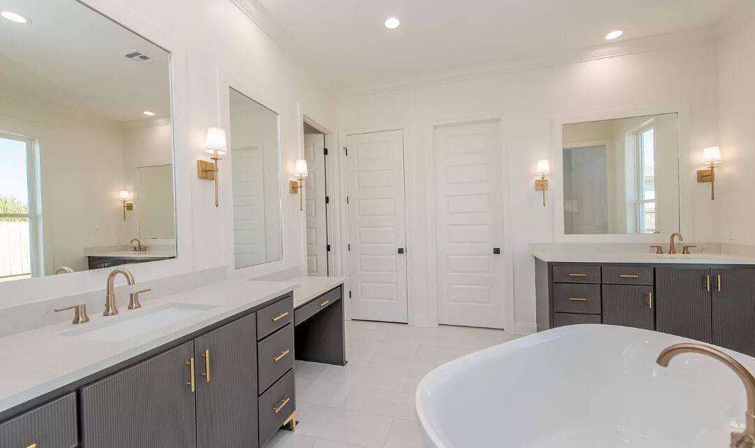 105 Canary Palm – Master Vanities