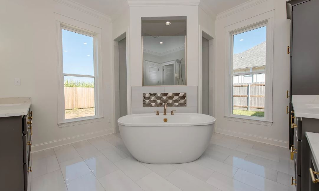 105 Canary Palm – Master Bath